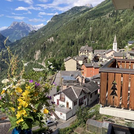 Bel appartement 2.5 pièces avec balcon, magnifique vue sur le glacier des Grands Finhaut Extérieur photo