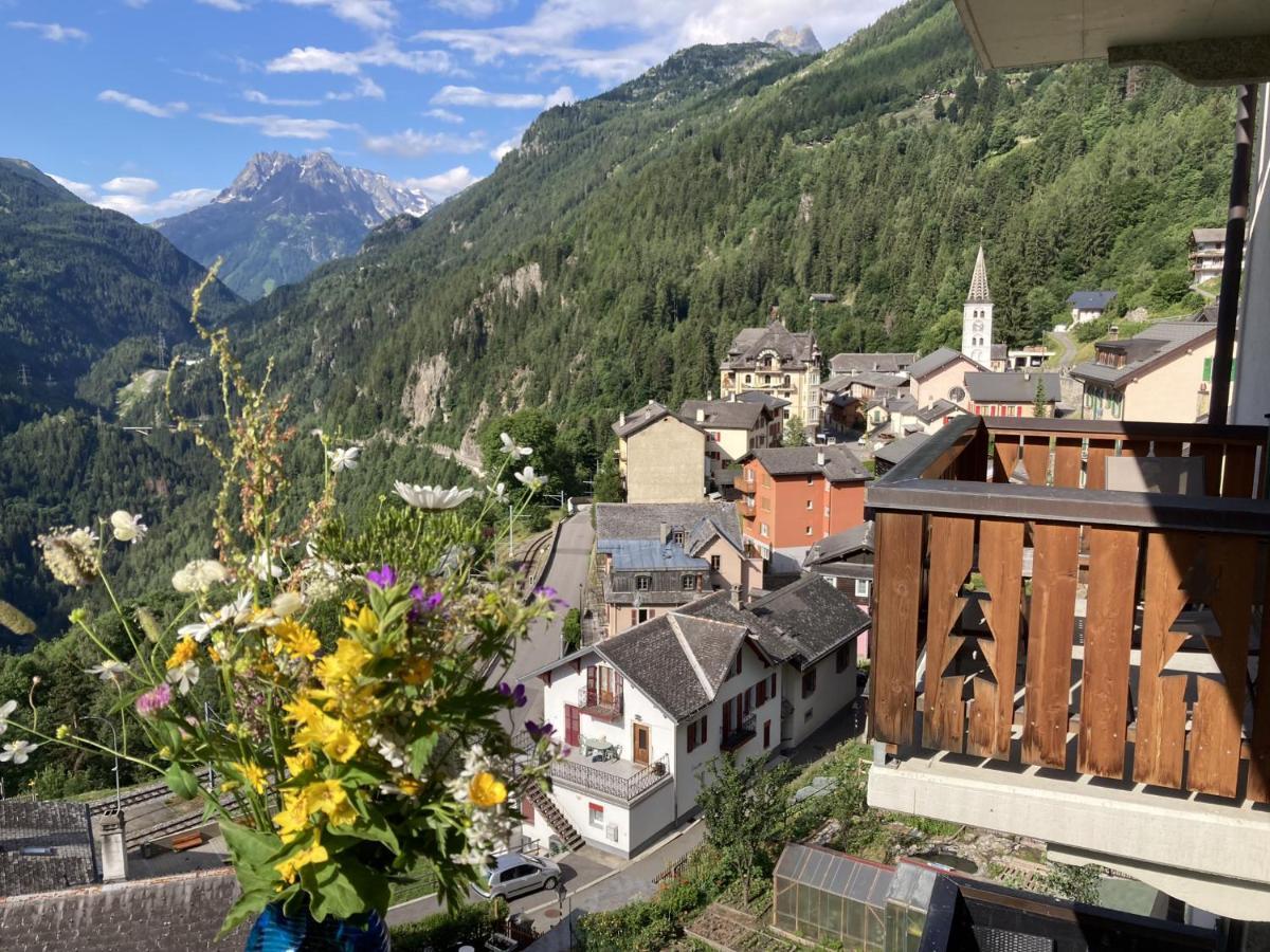 Bel appartement 2.5 pièces avec balcon, magnifique vue sur le glacier des Grands Finhaut Extérieur photo